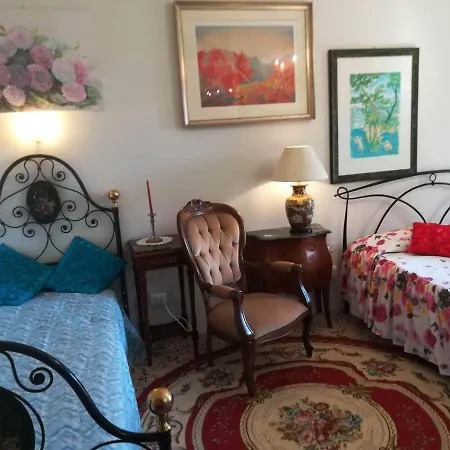 Domus Aurea Bed & Breakfast *