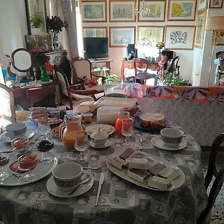 Domus Aurea Frühstückspension 3*