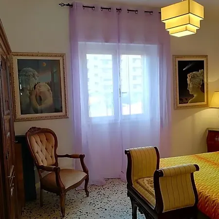 Domus Aurea Bed and breakfast