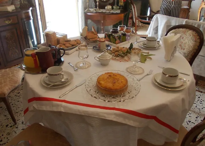 Oda ve Kahvaltı Domus Aurea 3*